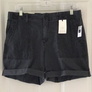 Gap girlfriend mid rise shorts